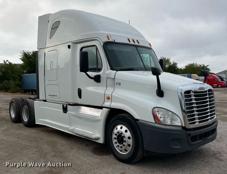 image for item NY9870 2013 Freightliner Cascadia 125  semi truck