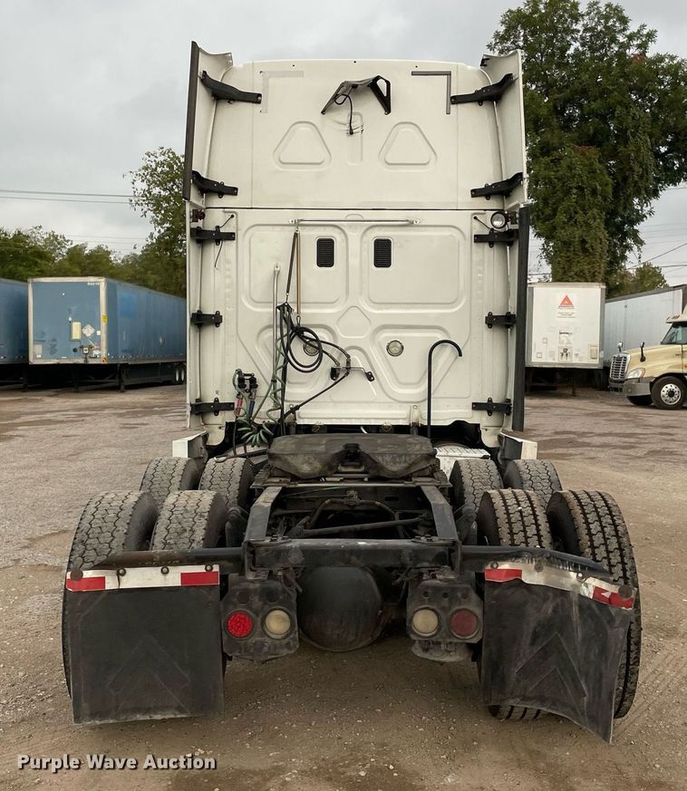 image for item NY9870 2013 Freightliner Cascadia 125  semi truck