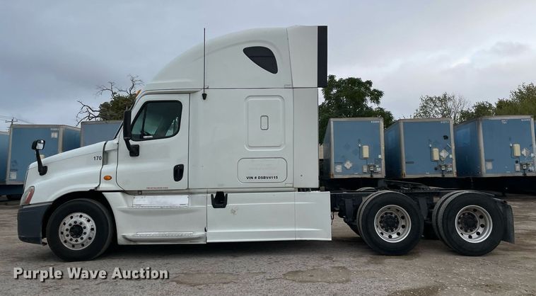 image for item NY9870 2013 Freightliner Cascadia 125  semi truck