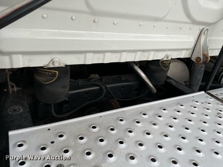 image for item NY9870 2013 Freightliner Cascadia 125  semi truck