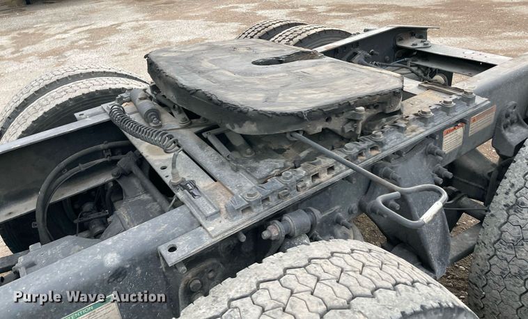 image for item NY9870 2013 Freightliner Cascadia 125  semi truck