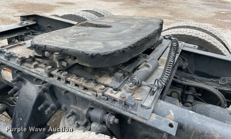 image for item NY9870 2013 Freightliner Cascadia 125  semi truck