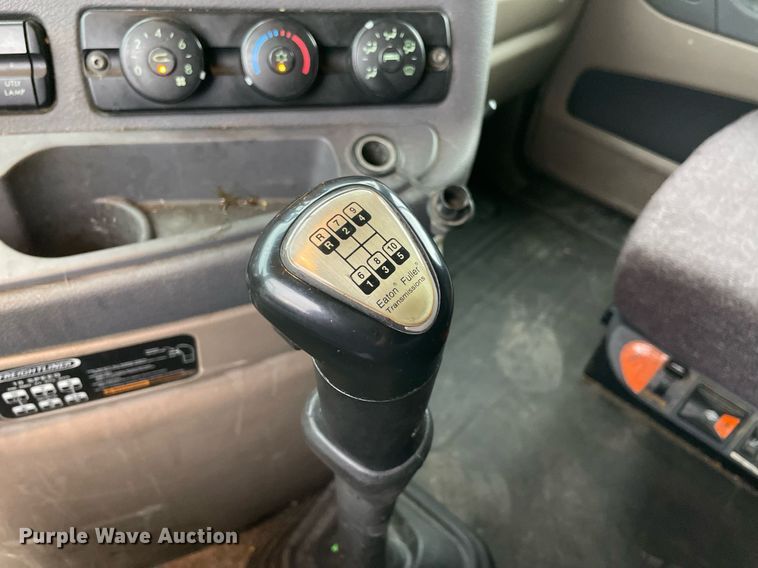 image for item NY9870 2013 Freightliner Cascadia 125  semi truck