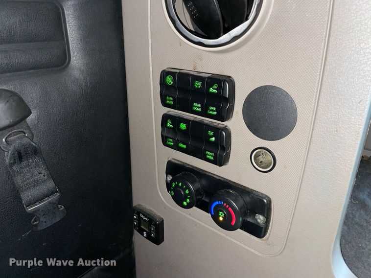 image for item NY9870 2013 Freightliner Cascadia 125  semi truck