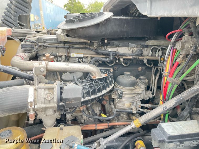 image for item NY9870 2013 Freightliner Cascadia 125  semi truck