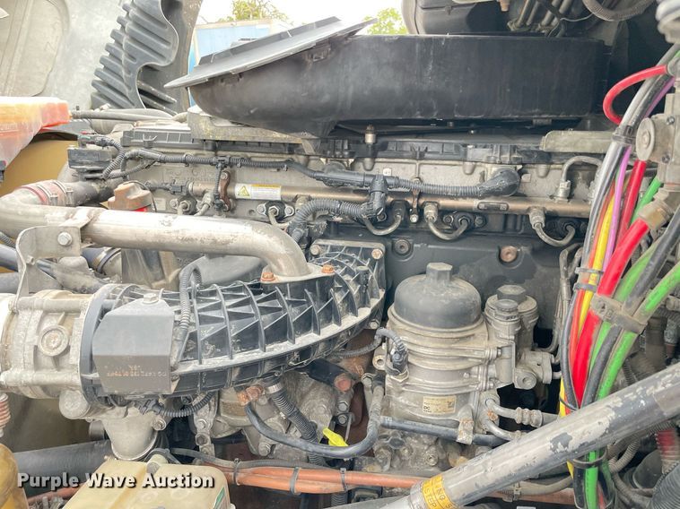 image for item NY9870 2013 Freightliner Cascadia 125  semi truck