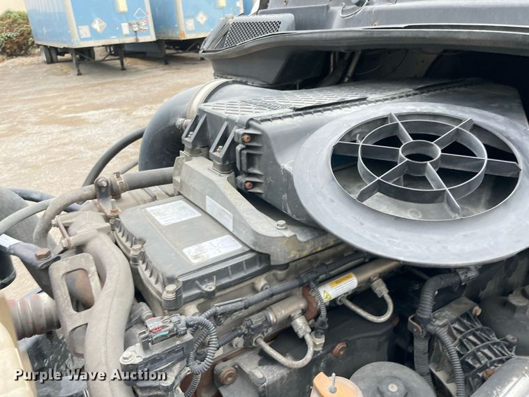 image for item NY9870 2013 Freightliner Cascadia 125  semi truck