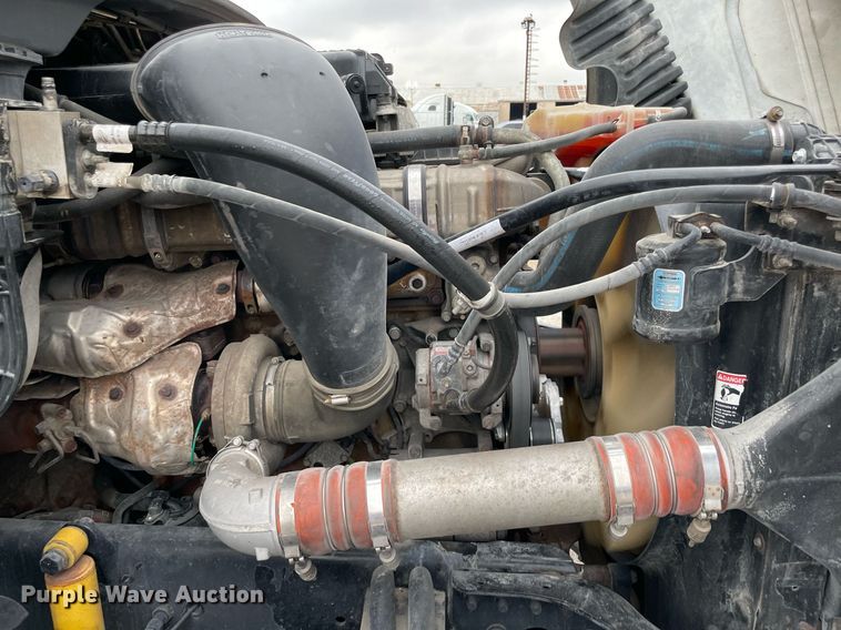 image for item NY9870 2013 Freightliner Cascadia 125  semi truck