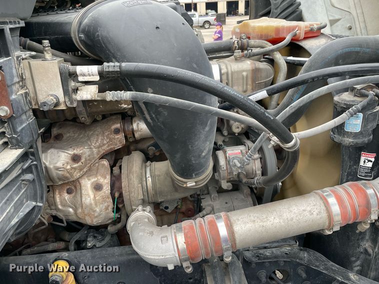 image for item NY9870 2013 Freightliner Cascadia 125  semi truck