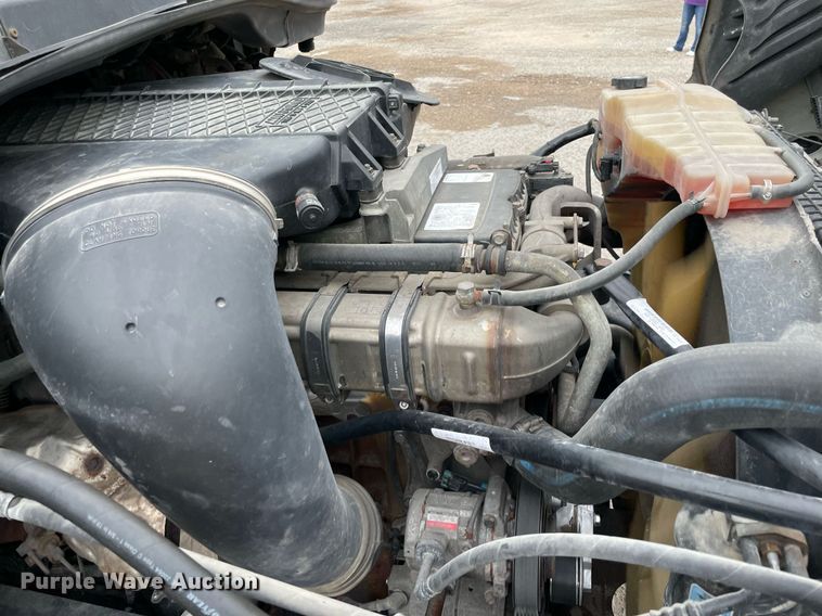 image for item NY9870 2013 Freightliner Cascadia 125  semi truck