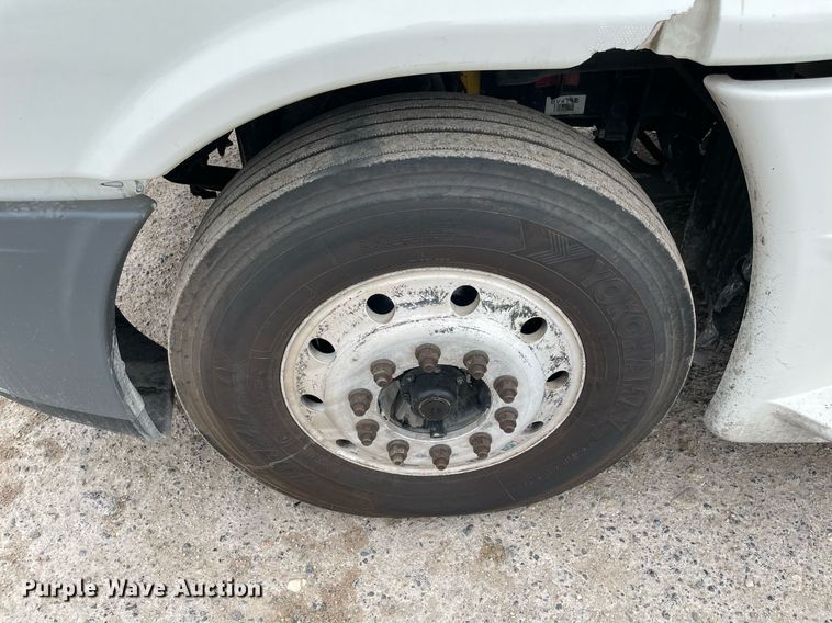 image for item NY9870 2013 Freightliner Cascadia 125  semi truck