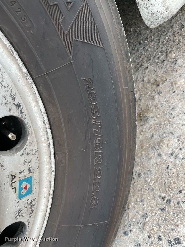 image for item NY9870 2013 Freightliner Cascadia 125  semi truck