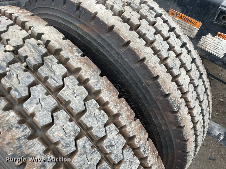 image for item NY9870 2013 Freightliner Cascadia 125  semi truck