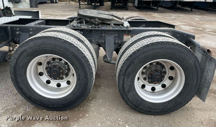 image for item NY9870 2013 Freightliner Cascadia 125  semi truck