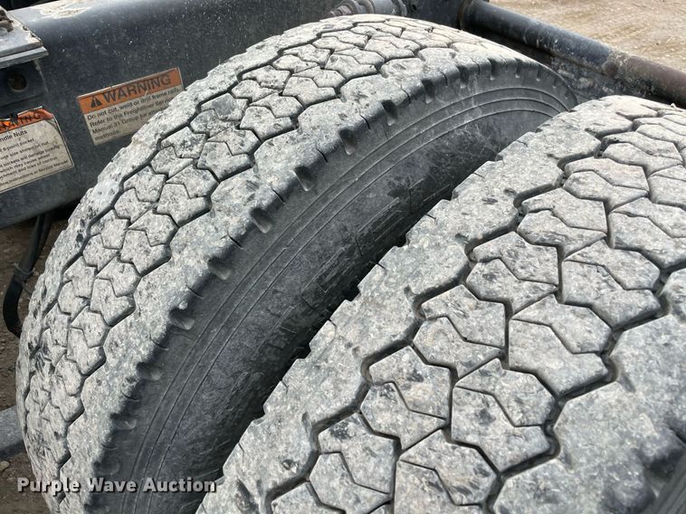 image for item NY9870 2013 Freightliner Cascadia 125  semi truck