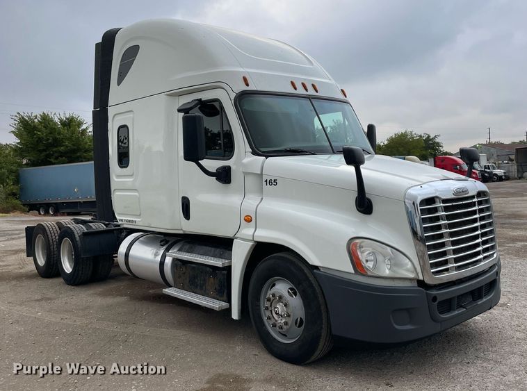 image for item NY9871 2015 Freightliner Cascadia 125  semi truck