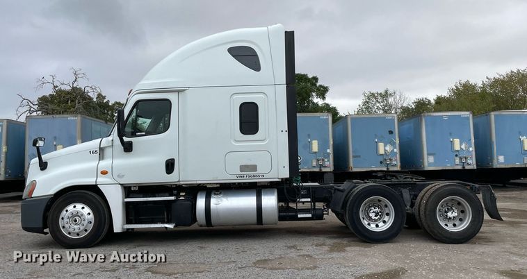 image for item NY9871 2015 Freightliner Cascadia 125  semi truck