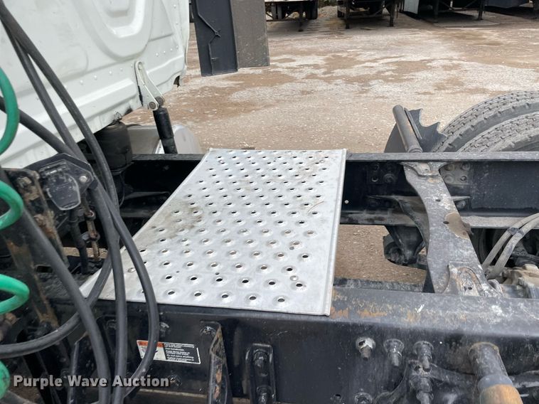 image for item NY9871 2015 Freightliner Cascadia 125  semi truck