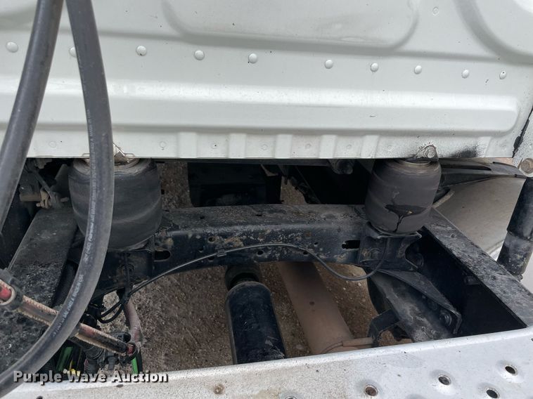 image for item NY9871 2015 Freightliner Cascadia 125  semi truck