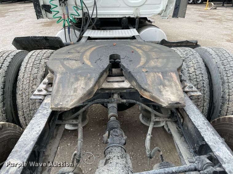 image for item NY9871 2015 Freightliner Cascadia 125  semi truck