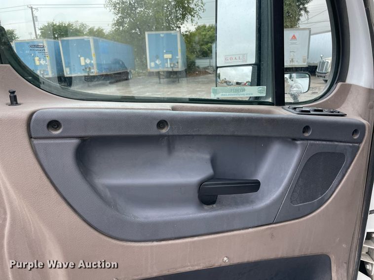 image for item NY9871 2015 Freightliner Cascadia 125  semi truck