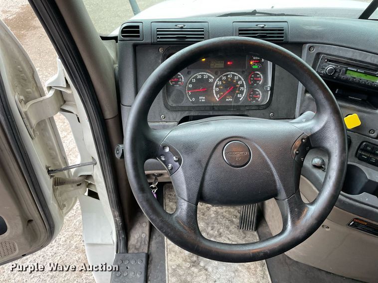 image for item NY9871 2015 Freightliner Cascadia 125  semi truck