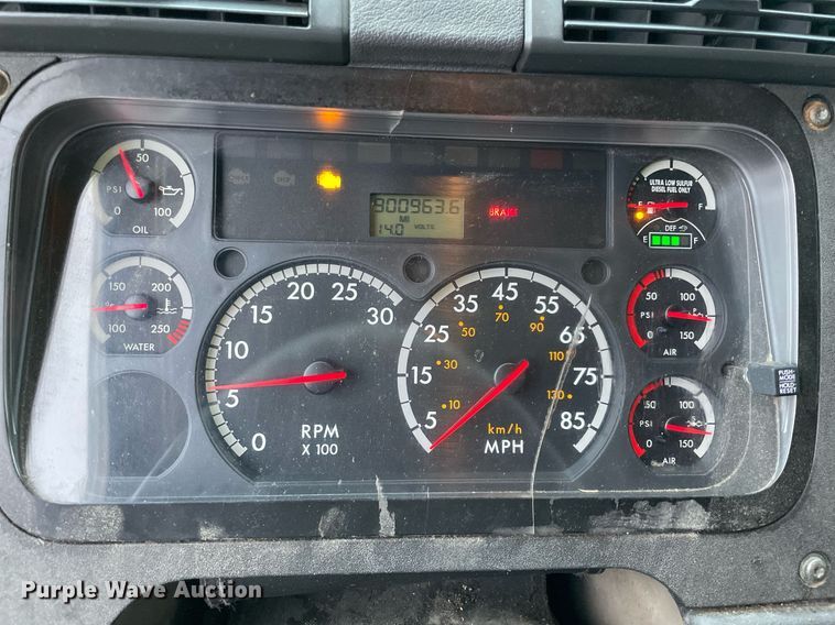 image for item NY9871 2015 Freightliner Cascadia 125  semi truck