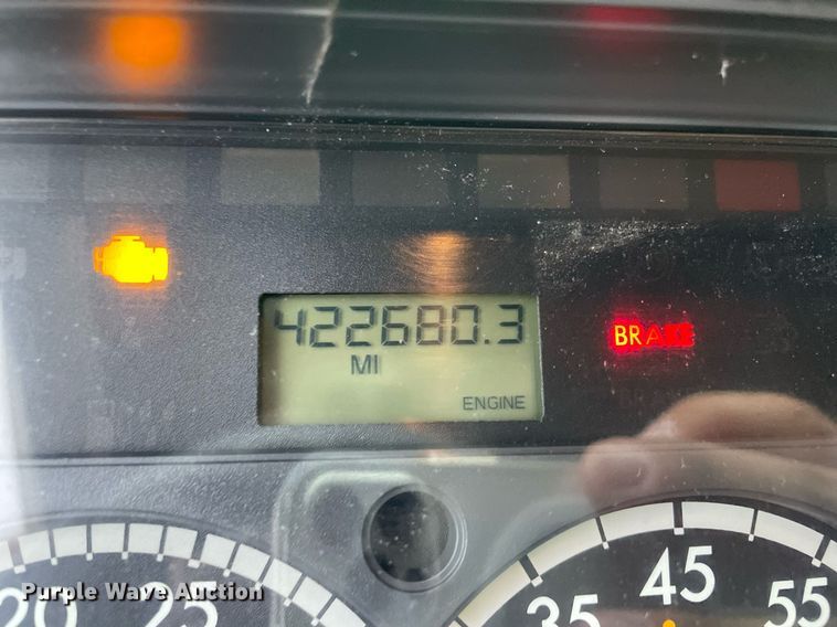 image for item NY9871 2015 Freightliner Cascadia 125  semi truck