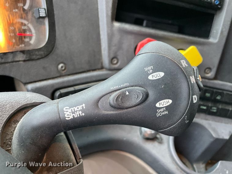 image for item NY9871 2015 Freightliner Cascadia 125  semi truck