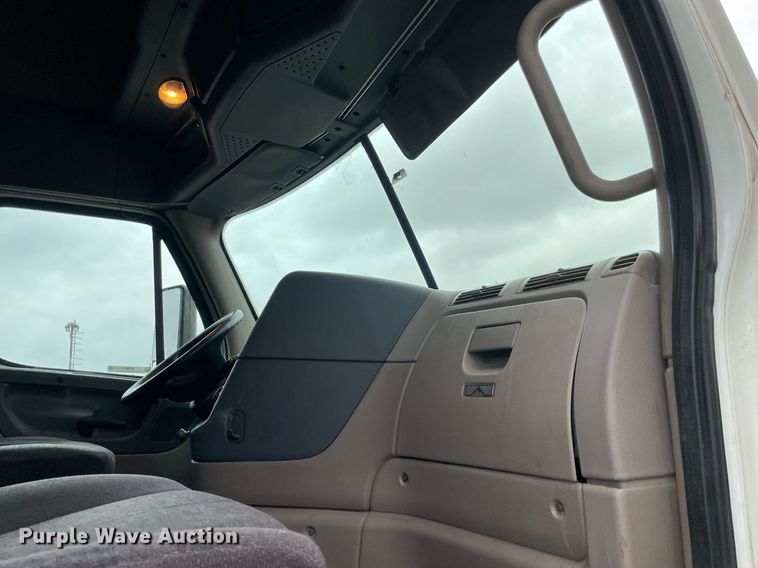 image for item NY9871 2015 Freightliner Cascadia 125  semi truck