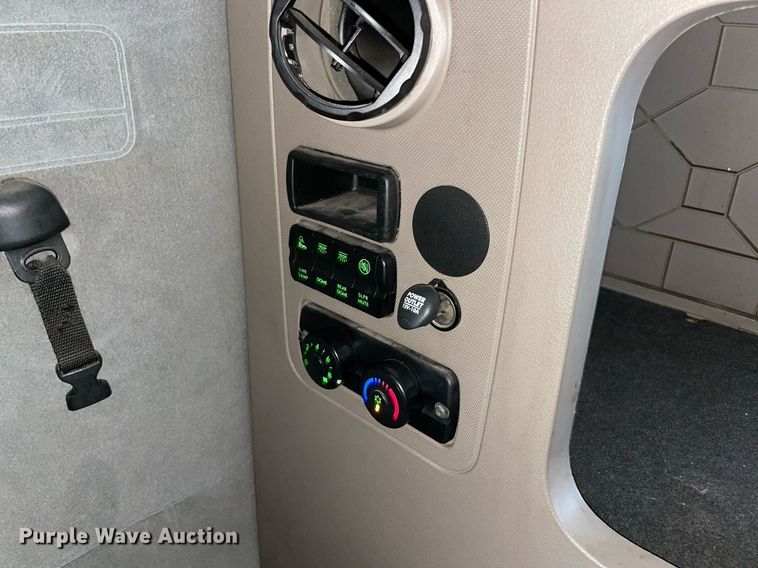 image for item NY9871 2015 Freightliner Cascadia 125  semi truck