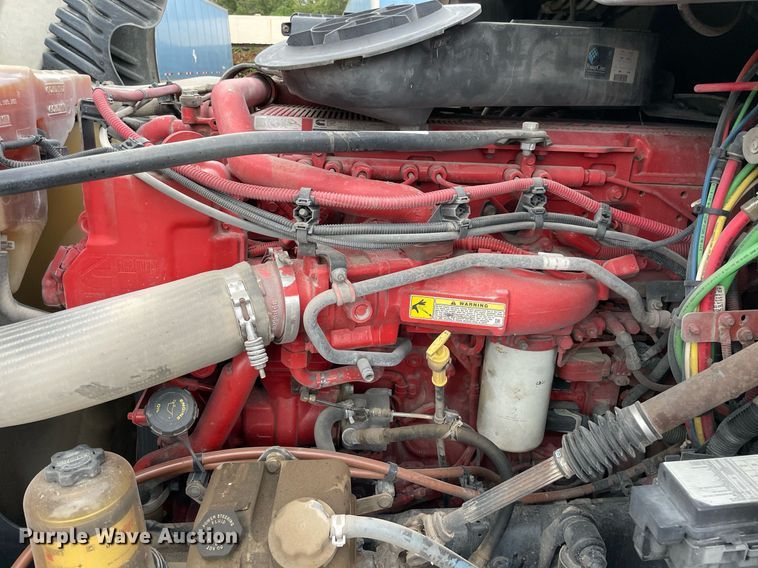 image for item NY9871 2015 Freightliner Cascadia 125  semi truck