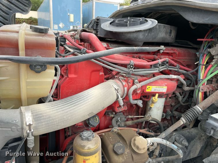 image for item NY9871 2015 Freightliner Cascadia 125  semi truck