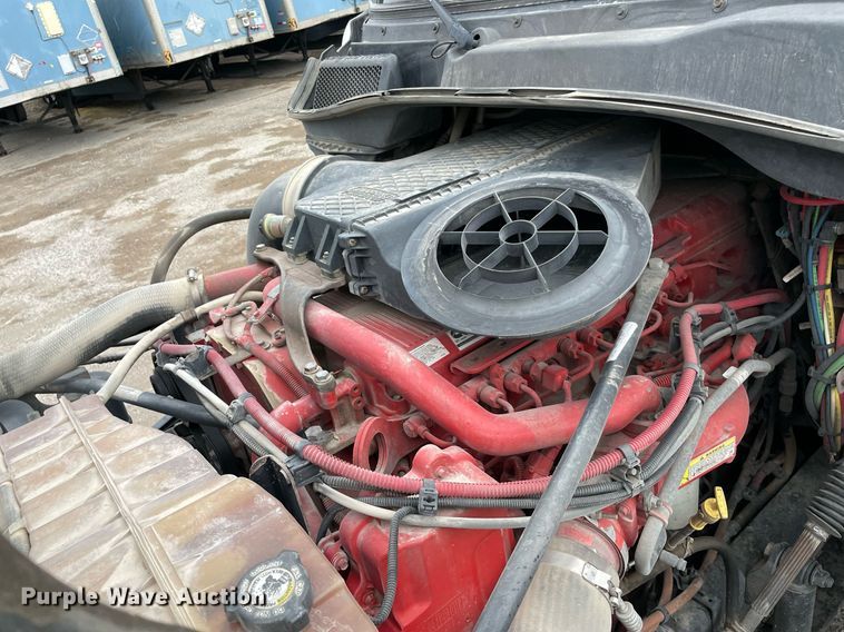 image for item NY9871 2015 Freightliner Cascadia 125  semi truck