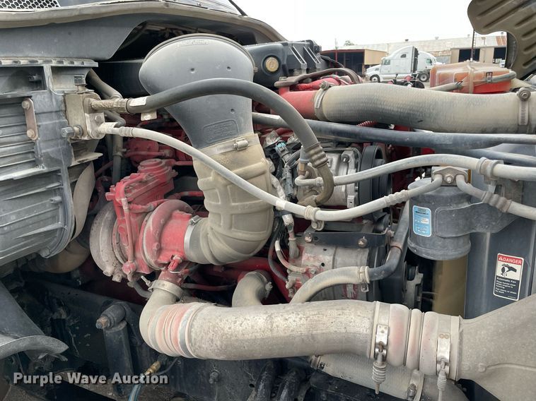 image for item NY9871 2015 Freightliner Cascadia 125  semi truck