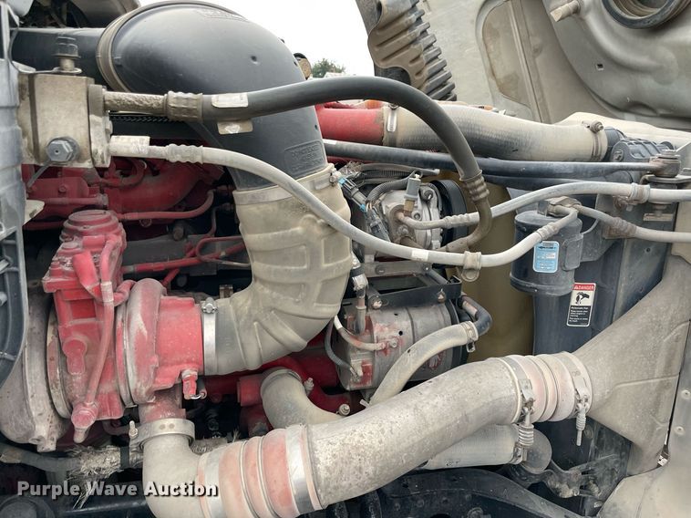 image for item NY9871 2015 Freightliner Cascadia 125  semi truck