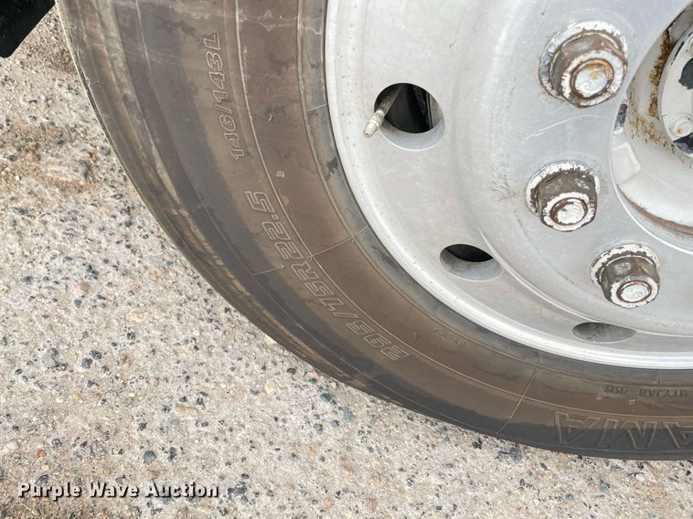 image for item NY9871 2015 Freightliner Cascadia 125  semi truck