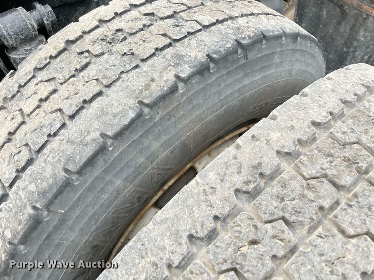 image for item NY9871 2015 Freightliner Cascadia 125  semi truck