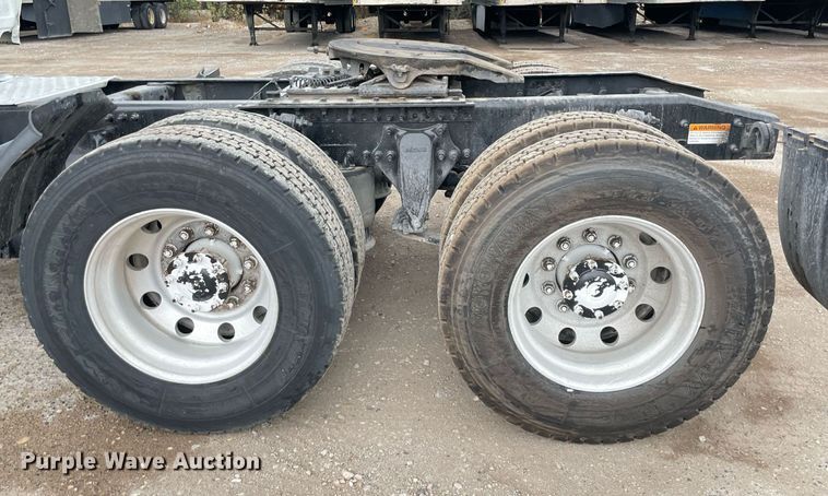 image for item NY9871 2015 Freightliner Cascadia 125  semi truck