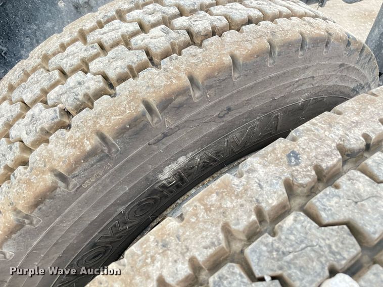 image for item NY9871 2015 Freightliner Cascadia 125  semi truck