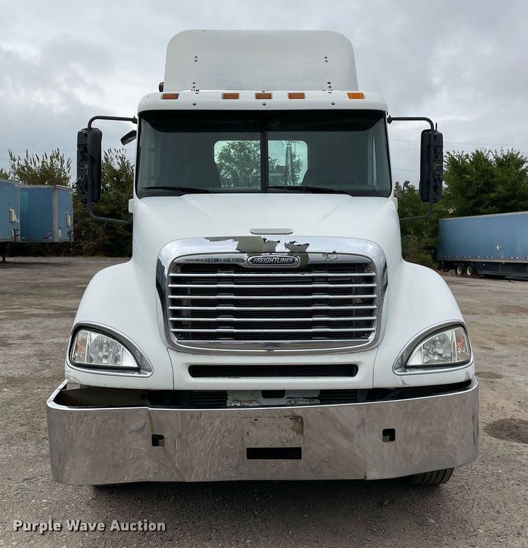 image for item NY9872 2008 Freightliner Columbia 120  semi truck