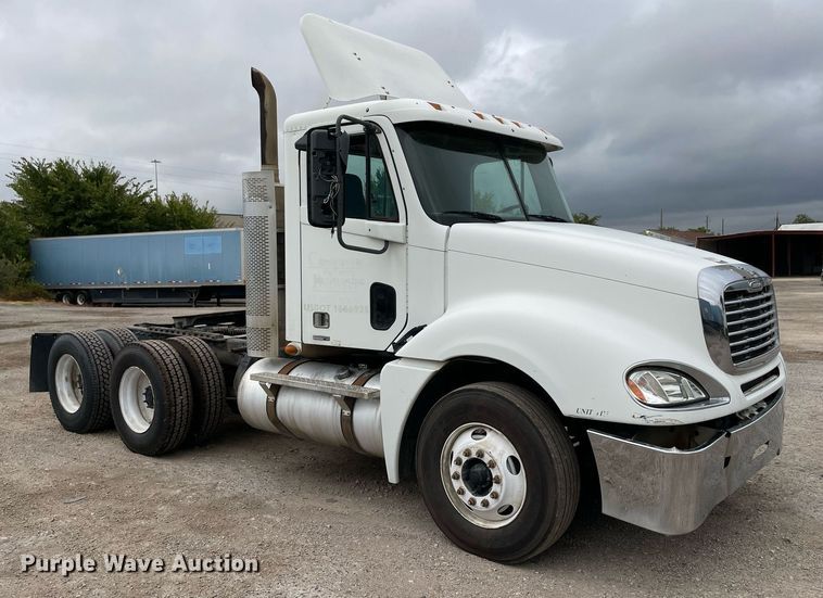 image for item NY9872 2008 Freightliner Columbia 120  semi truck