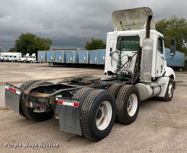 image for item NY9872 2008 Freightliner Columbia 120  semi truck