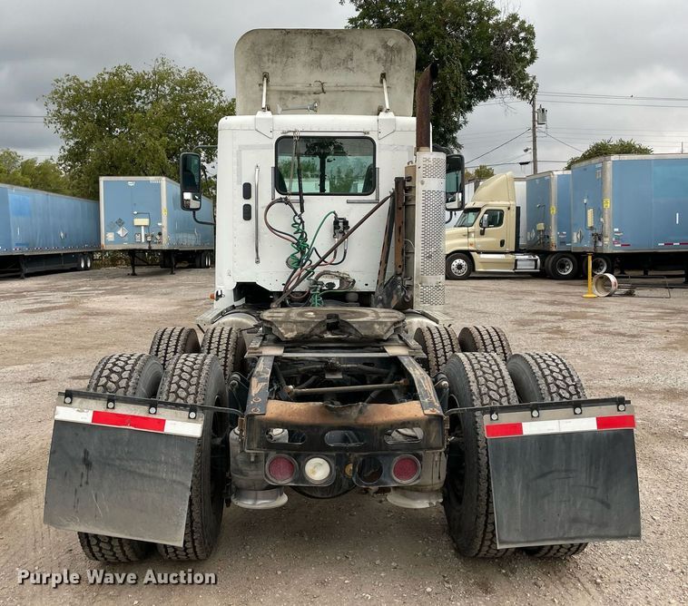 image for item NY9872 2008 Freightliner Columbia 120  semi truck