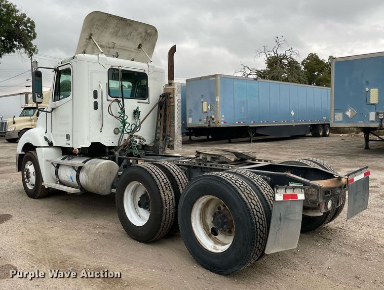 image for item NY9872 2008 Freightliner Columbia 120  semi truck