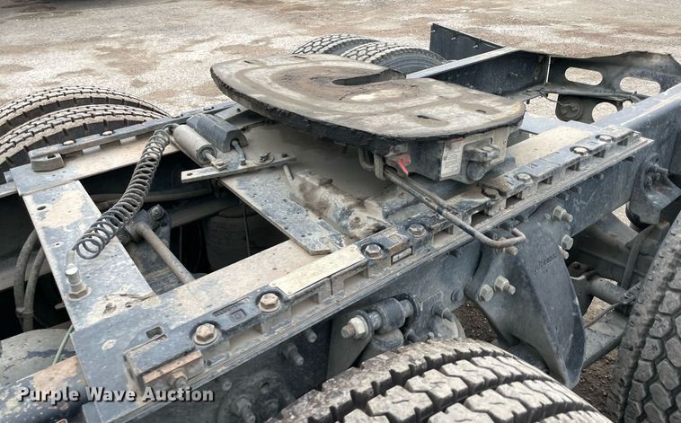 image for item NY9872 2008 Freightliner Columbia 120  semi truck