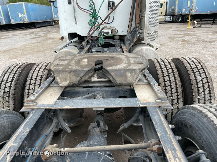 image for item NY9872 2008 Freightliner Columbia 120  semi truck