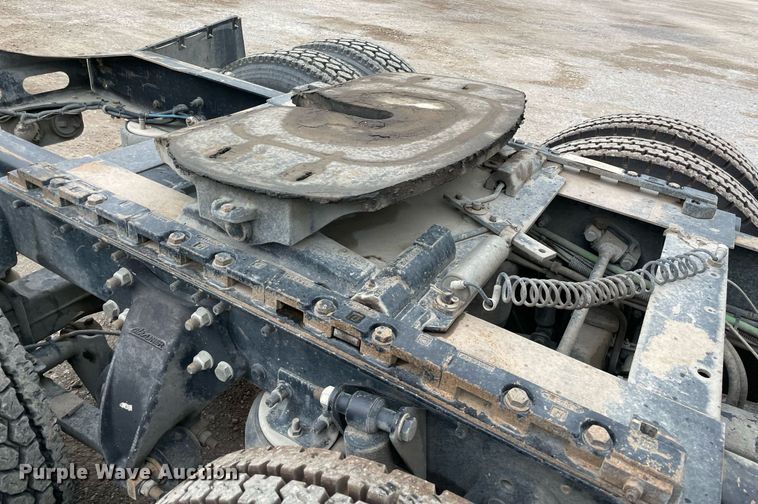 image for item NY9872 2008 Freightliner Columbia 120  semi truck