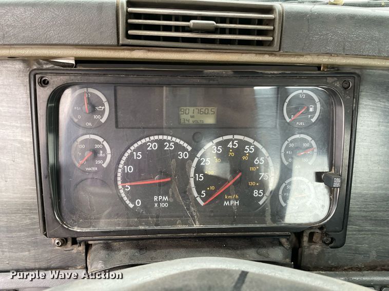 image for item NY9872 2008 Freightliner Columbia 120  semi truck