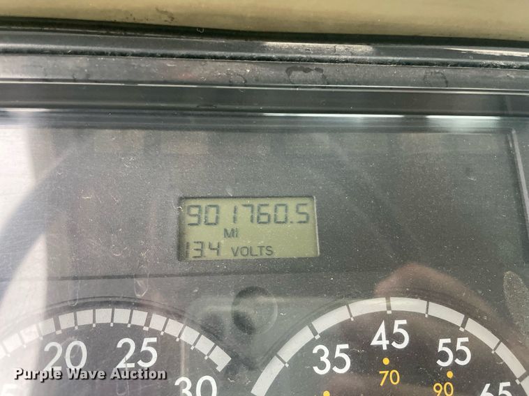 image for item NY9872 2008 Freightliner Columbia 120  semi truck